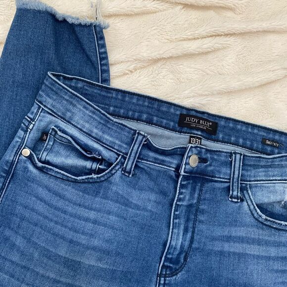 Judy Blue distressed skinny ankle jeans - Picture 4 of 10